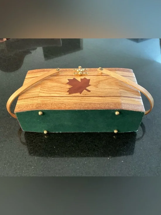 Wooden Box Purse with Maple Leaf Inlay - Picture 6 of 11